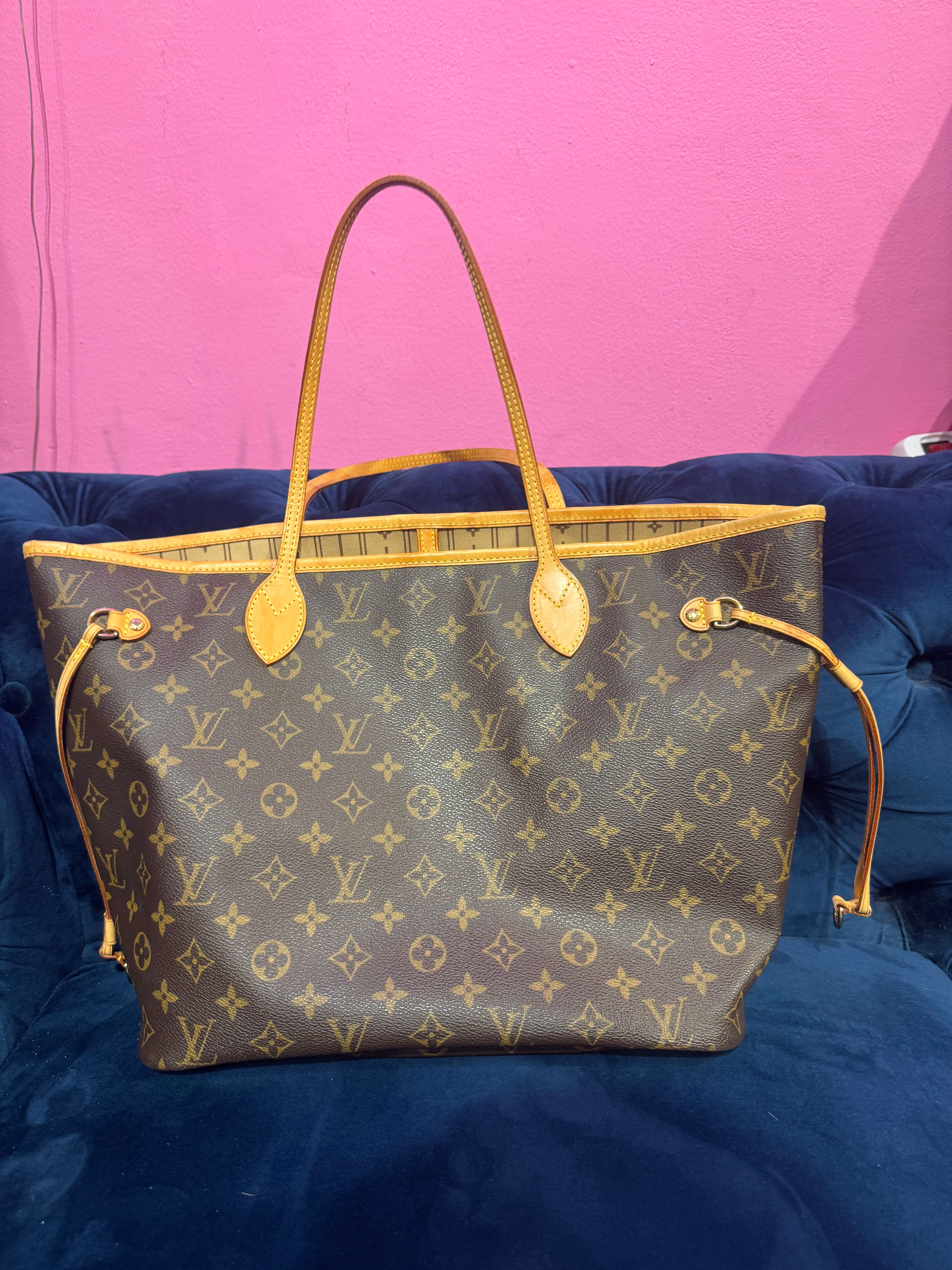 Louis Vuitton Neverfull MM bag