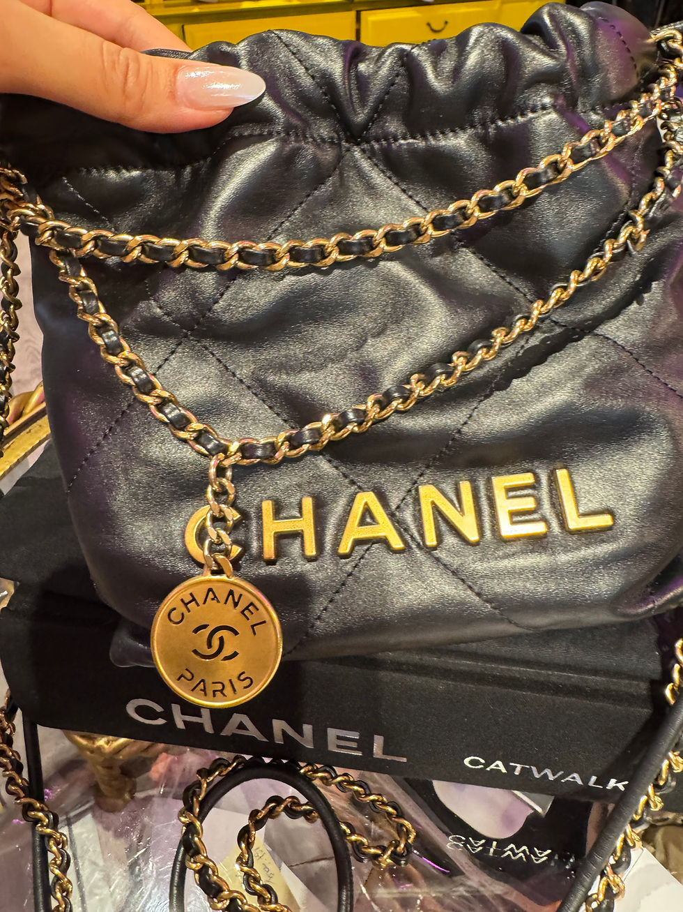 Hình thu nhỏ: Chanel 22 mini bag