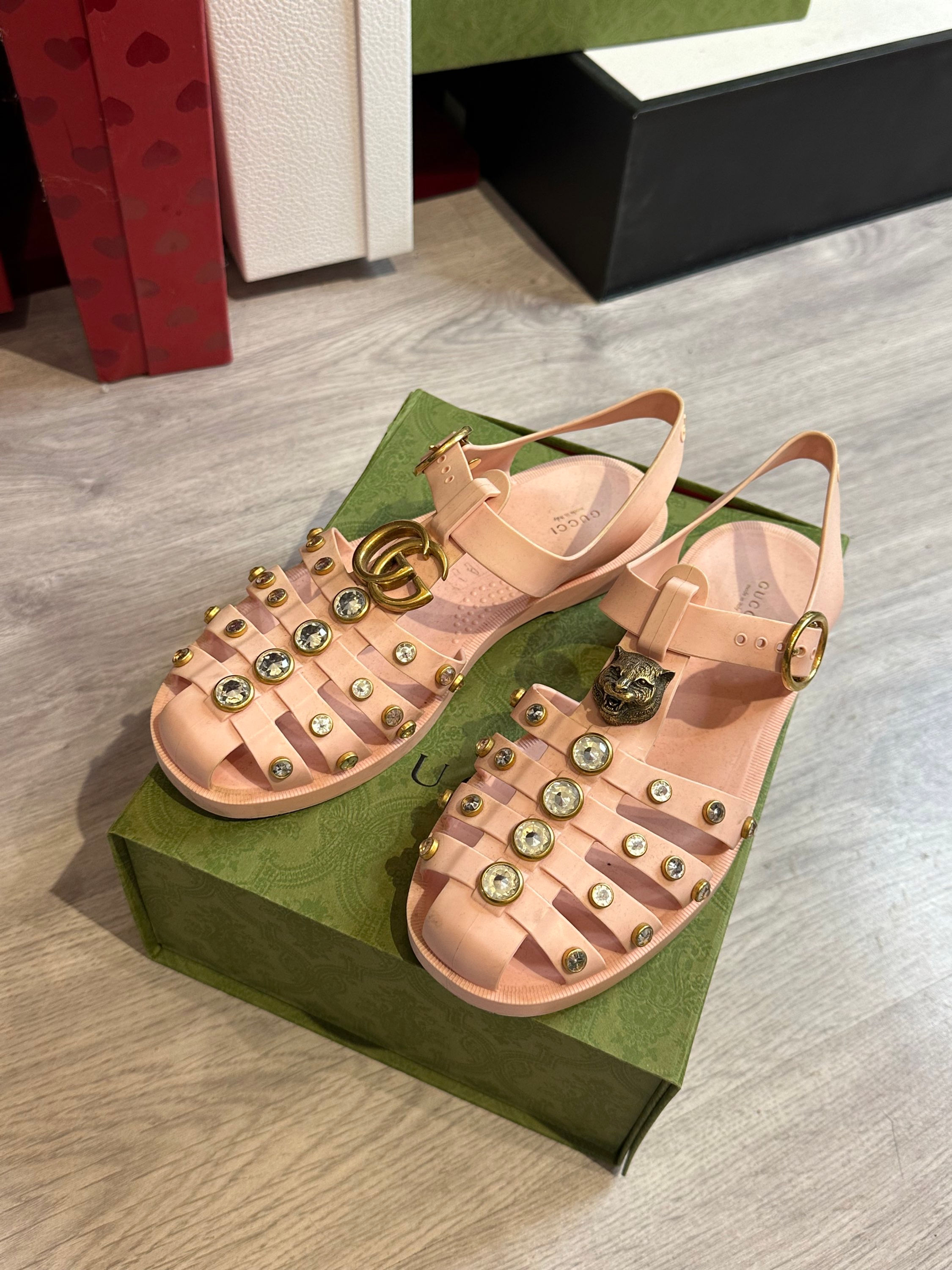 Gucci sandalen size 37
