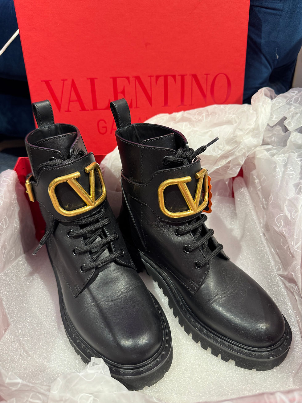 Hình thu nhỏ: Valentino boots size 35