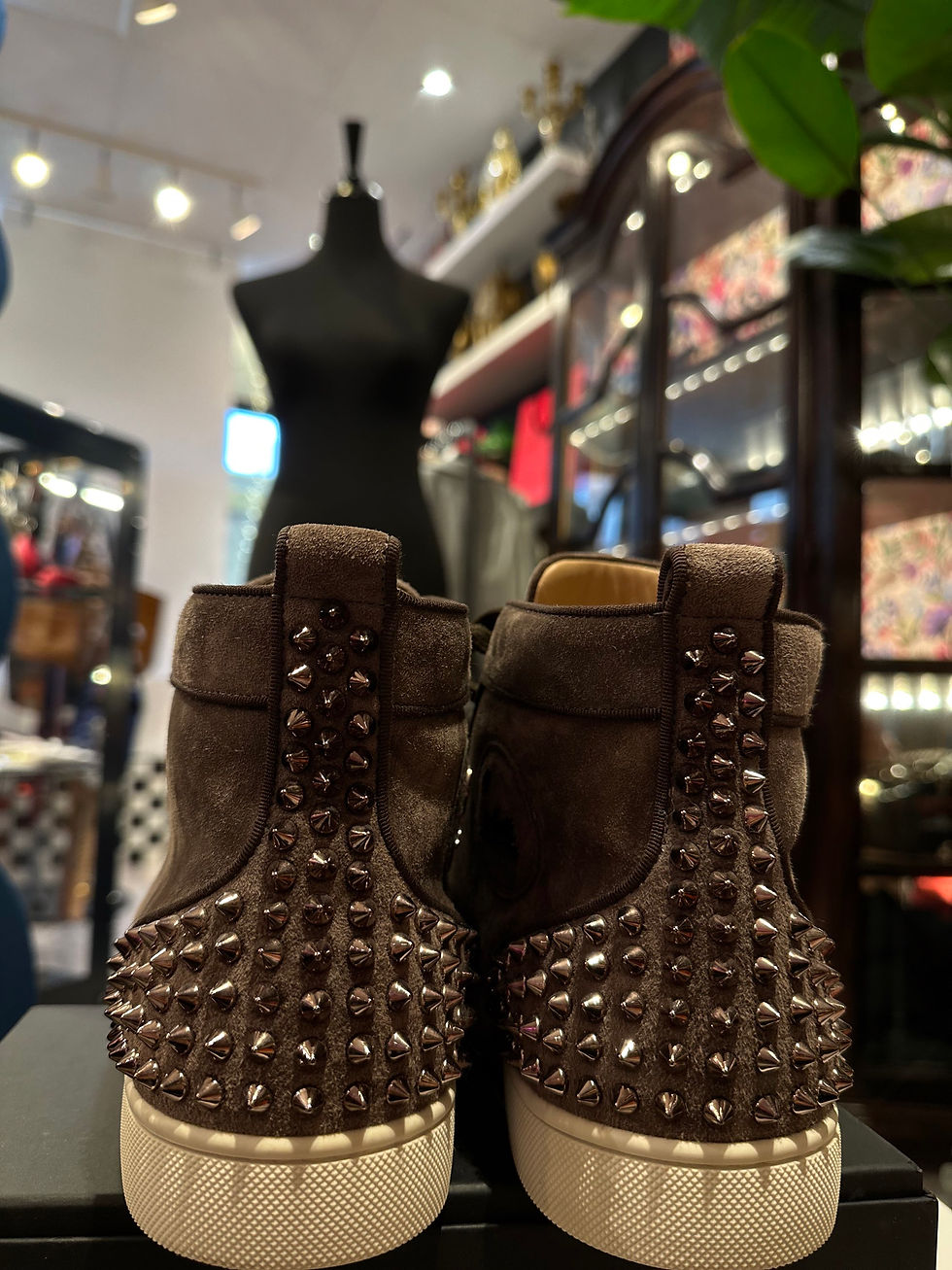 Hình thu nhỏ: Christian Louboutin Sneaker size 42