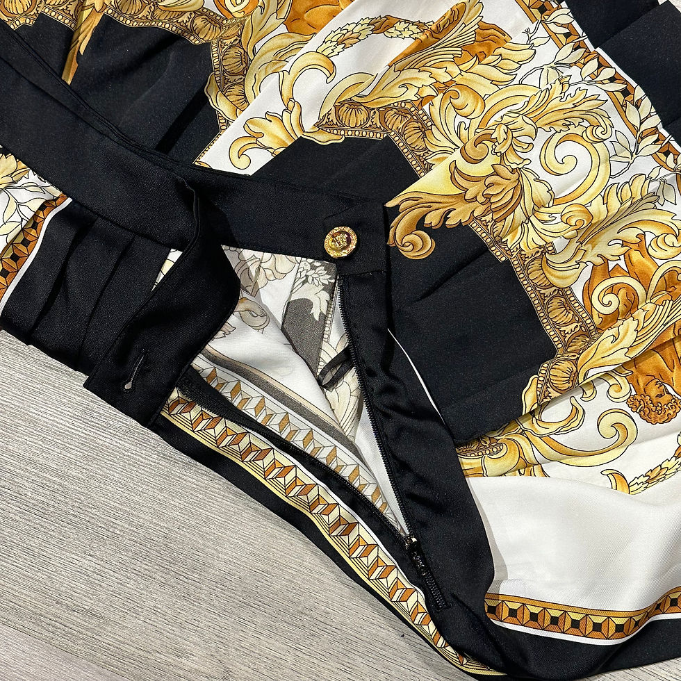 Miniaturbild: Versace mini skirt size S