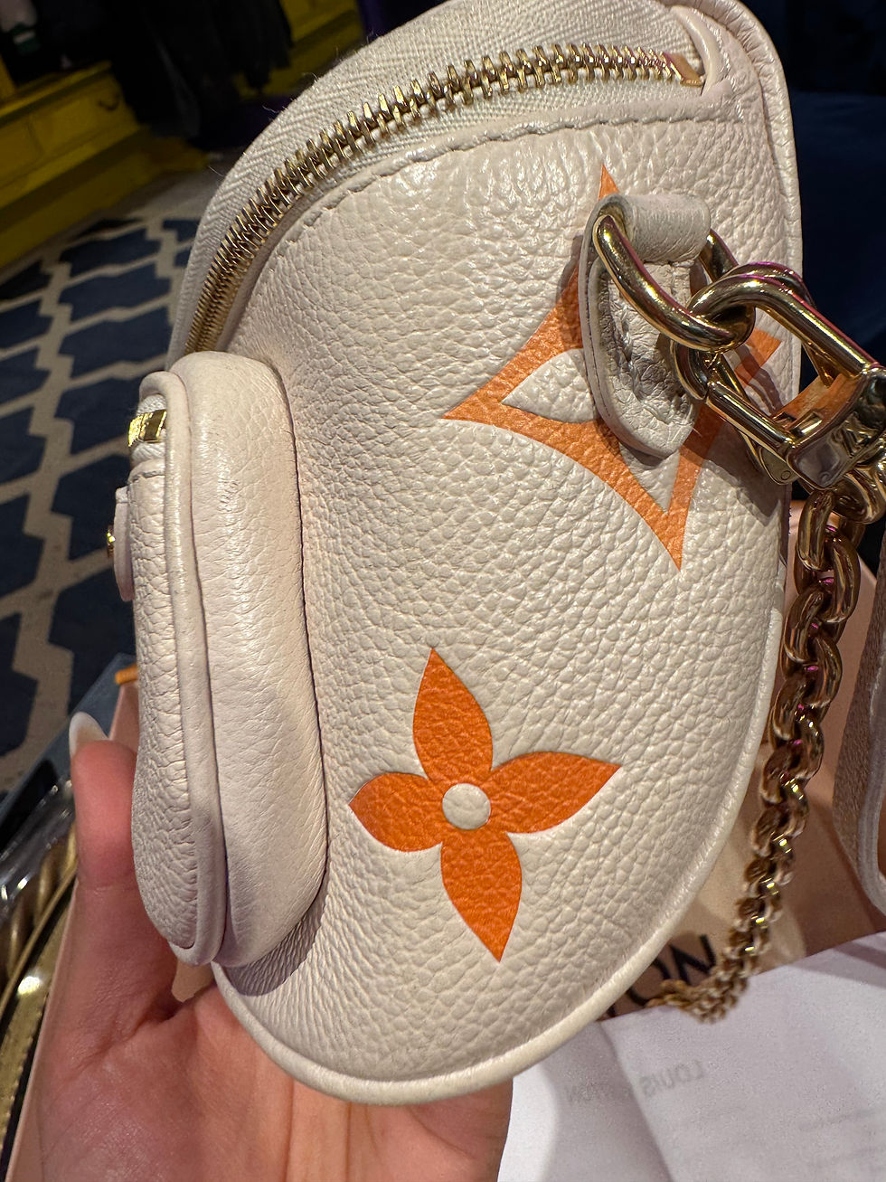 Hình thu nhỏ: Louis Vuitton Bumbag