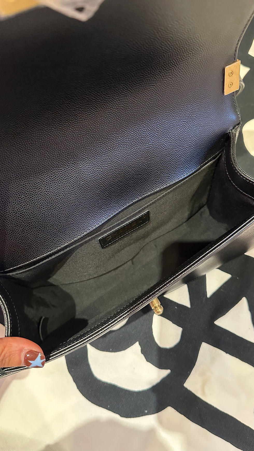 Thumbnail: Chanel boy size Medium bag