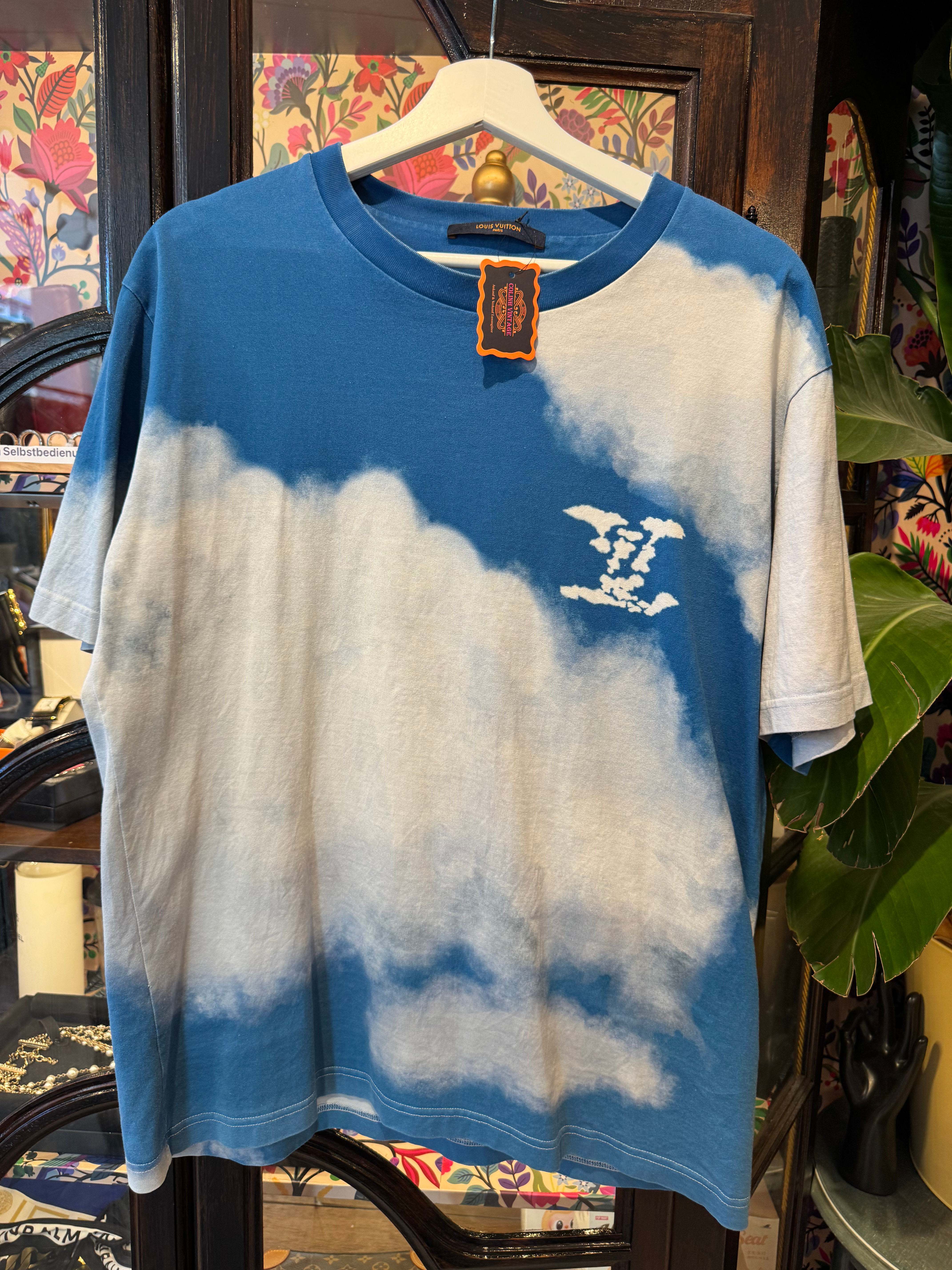 Louis Vuitton T-Shirt size XXL ( fit XL)