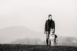 Caroline Nijs Photography with her german shepherd in mountains, photo by Kati Photography and Film Zürich