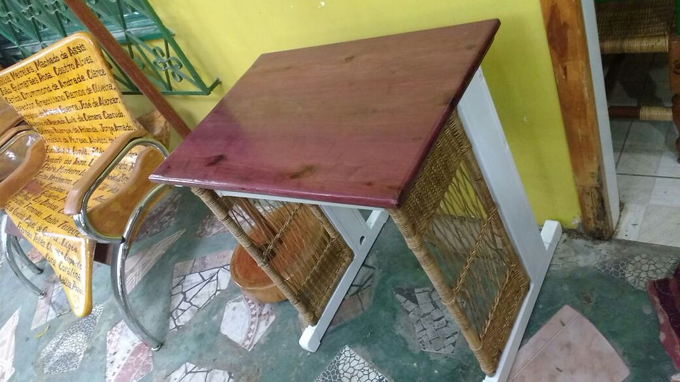 Miniatura: Mesa Estudante