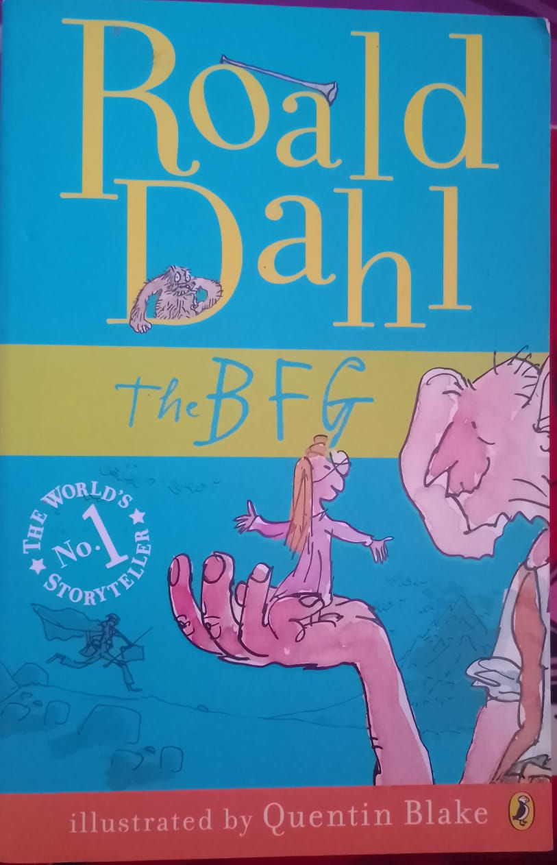 Roald Dahl's The BFG book cover: Giant holding a girl