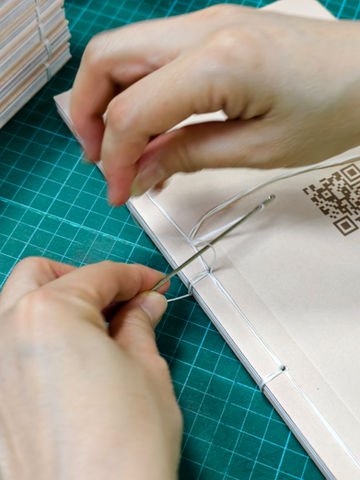 HARD COVER MENU WITH SIDE STITCH