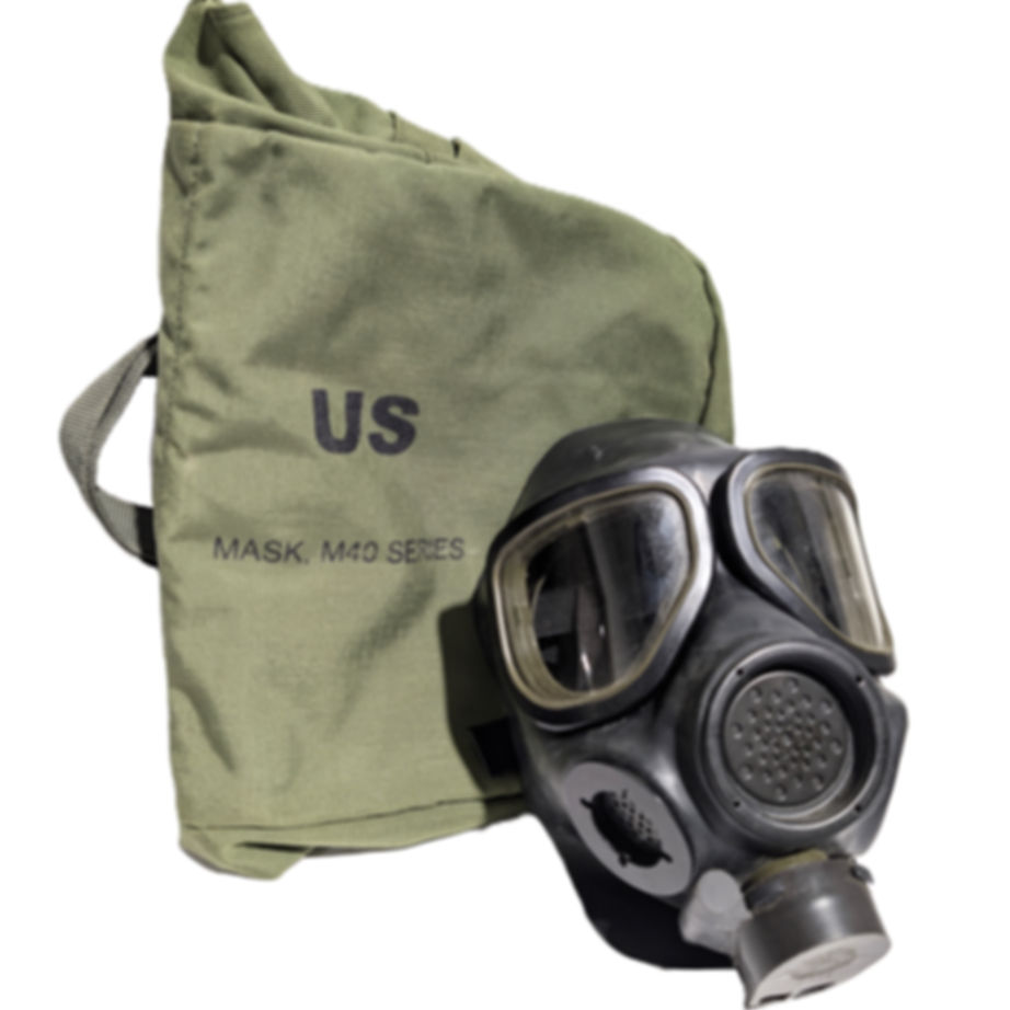 U.S. M40 Series Protective Gas Mask w/ Carrier, Spare Lenses, & Tag (Small)