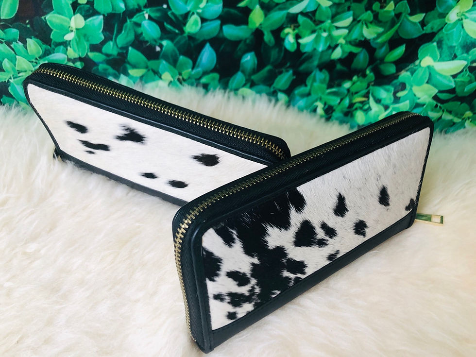 Thumbnail: Black Cowhide Leather Continental Wallet Women