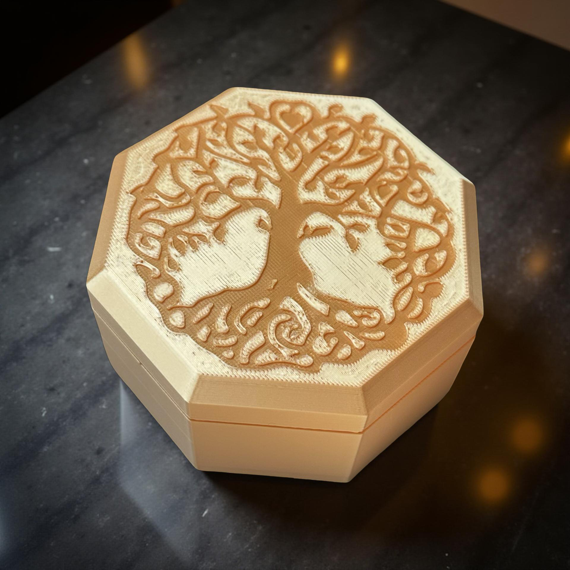 Boîte à bijoux en bois avec l'arbre de vie, connexions et cycles de la vie, détails.