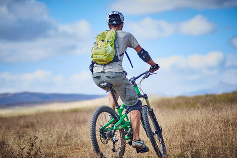 Persona montando en bicicleta