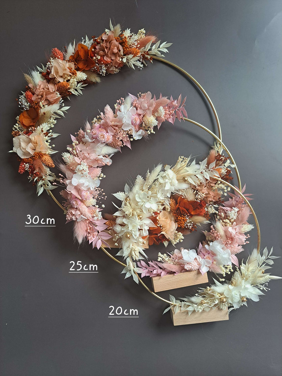 Miniature : Couronne personnalisable avec support en bois et plexi "Table des mariés"