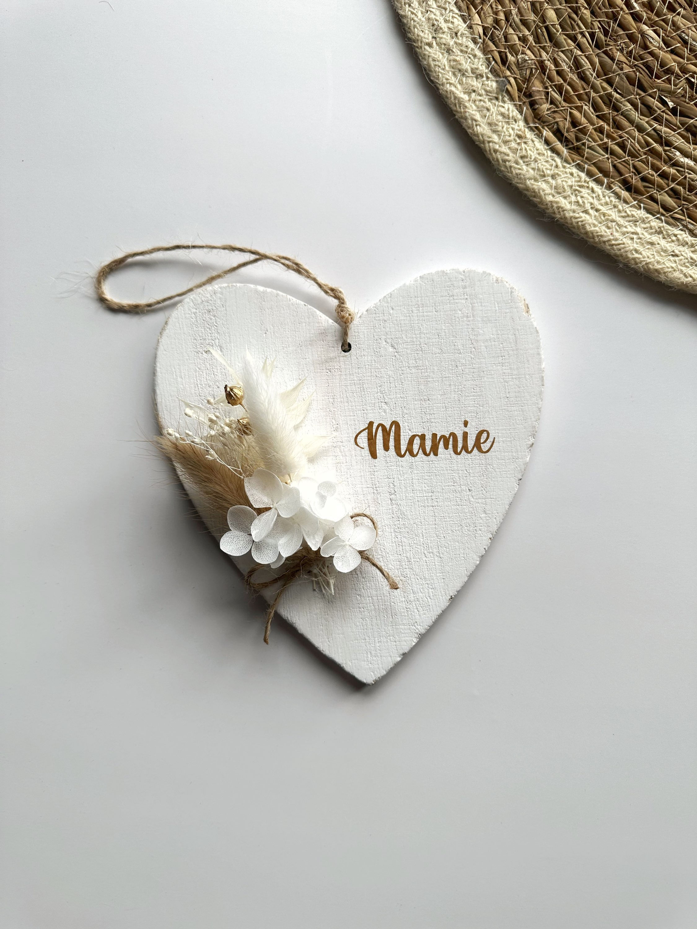 Cœur en bois blanc à suspendre