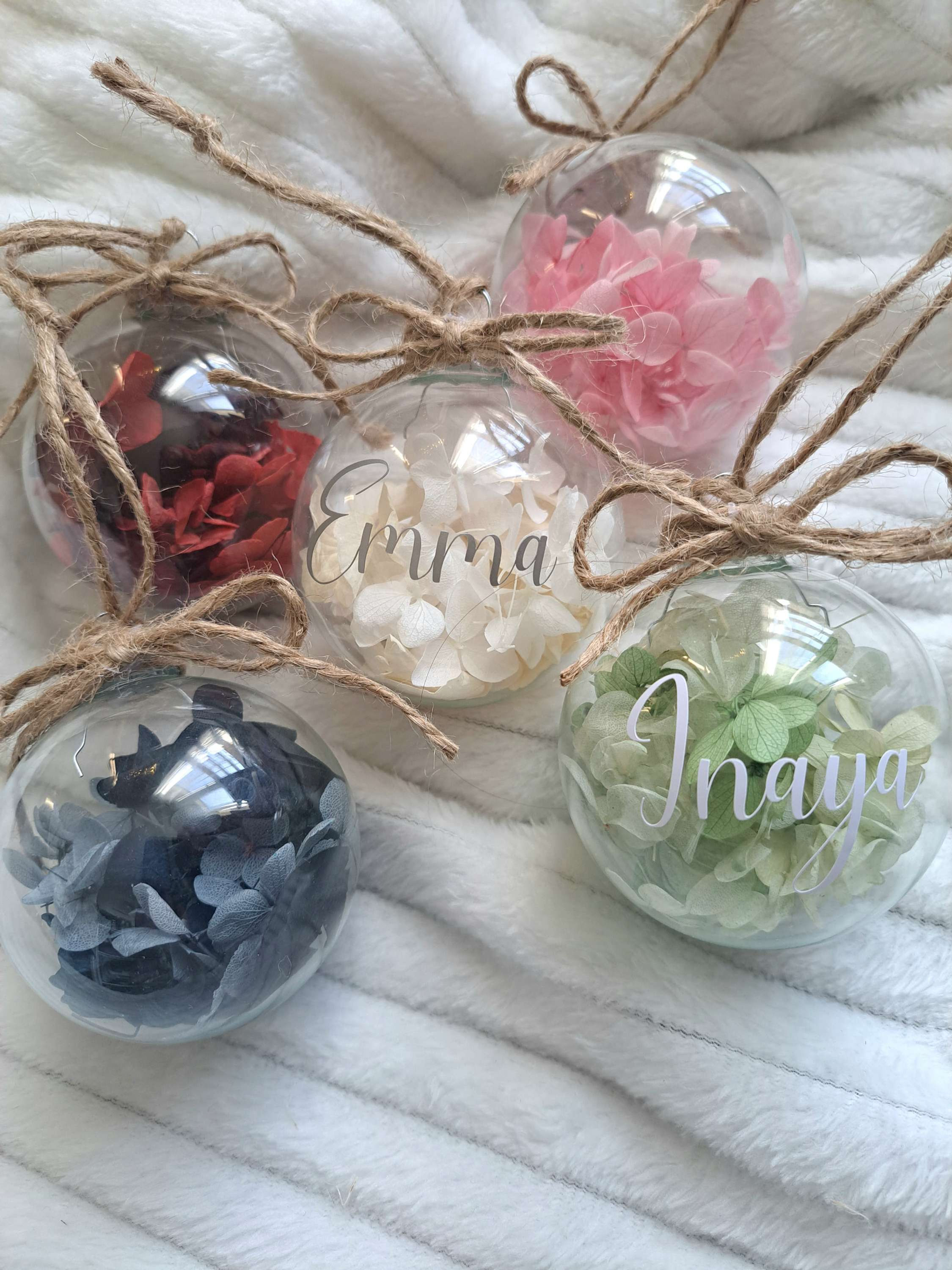 Mini boule de Noël en verre personnalisable en fleurs séchées et stabilisées
