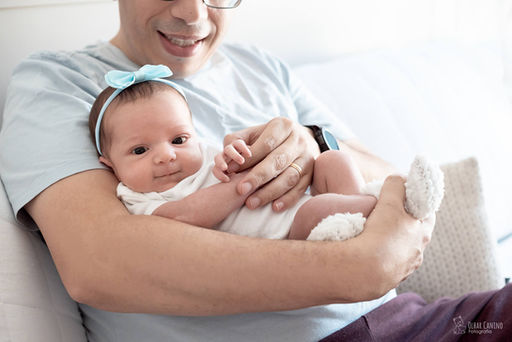 fotografia de bebê recém nascido lifestyle no quarto