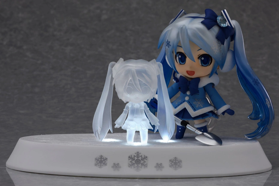 Thumbnail: Nendoroid Snow Miku: Fluffy Coat Ver.  [Goodsmile Online Shop Exclusive]