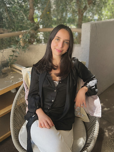 Therapist in West LA offering in-person therapy for anxiety, breakups, life transitions, codependency, relationships.