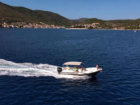 Speedboot Ausflug auf Vis, Kroatien