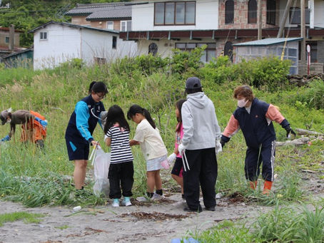 地域清掃(海浜清掃)を行いました