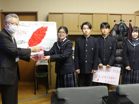 赤い羽根募金を提出しました