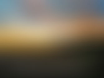 Sonnenuntergang mit bunten Wolken und Horizont am Meer Griechenlands