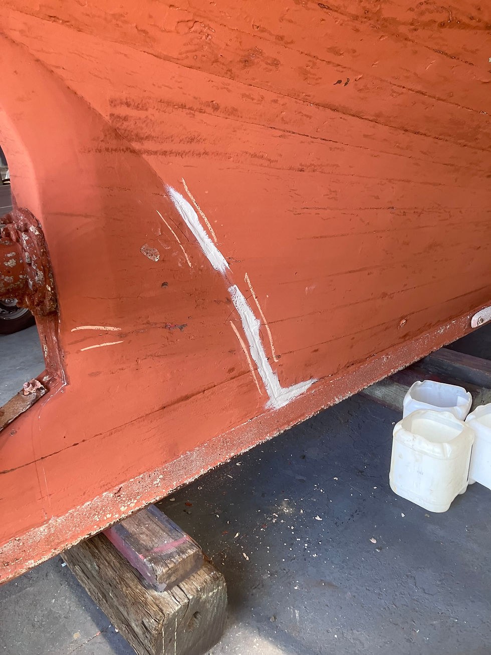 Caulking repairs on stern post prior to antifouling