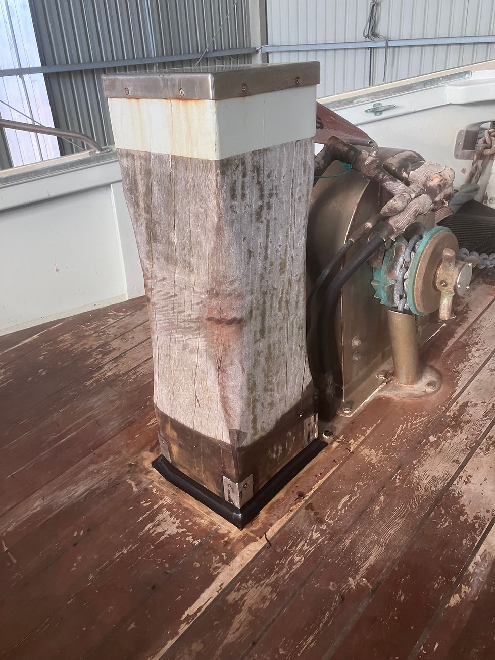 One of the biggest Samson posts you are likely to see on a wooden fishing boat - it is 30 x 30 cm
