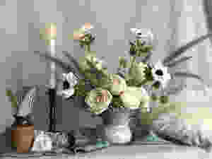 Floral arrangement for a winter wedding in Idaho