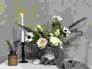 Floral arrangement for a winter wedding