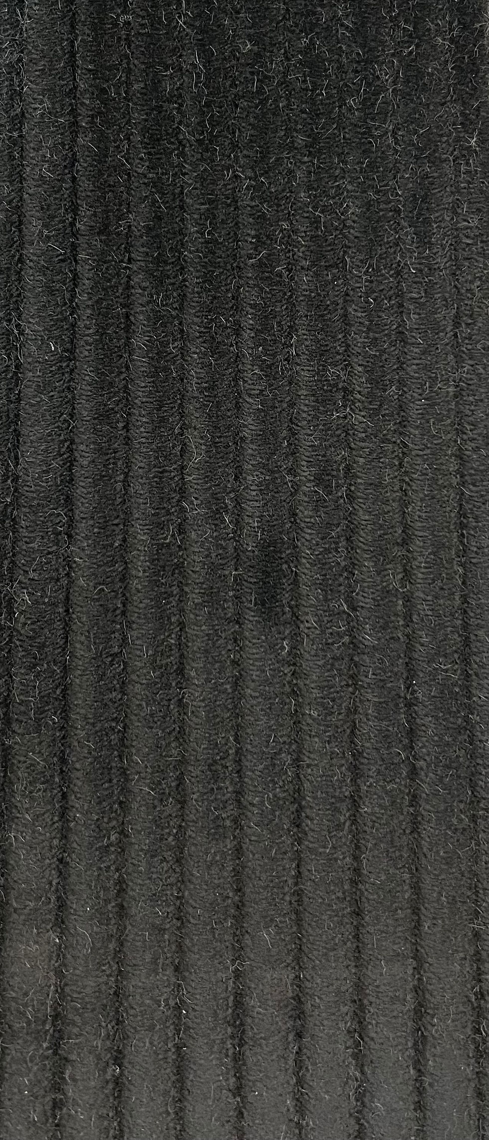 Miniatura: 'Cord' Coppia di cuscini in velluto rigato.