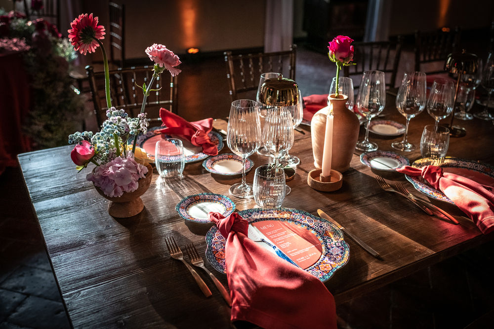 Daniele e la sua assistente Ambra, amano raccontare storie con uno stile semplice e naturale, dove la spontaneità sostituisce la rigidità delle pose, dando vita ad un reportage dallo stile semplice ed elegante. Daniele Spinosa opera su buona parte delle provincie di tutto il territorio lombardo per seguirvi con il suo stile ovunque vogliate. Daniele esprime la sua versatilità fotografica nella realizzazione di servizi matrimoniali, per fidanzati, gravidanze, foto di famiglia, bimbi, foto commerciali e aziendali.
Il servizio fotografico aziendale include la realizzazione di foto professionali di prodotti, servizi, ambienti aziendali, eventi aziendali, ritratti di dipendenti e molto altro.