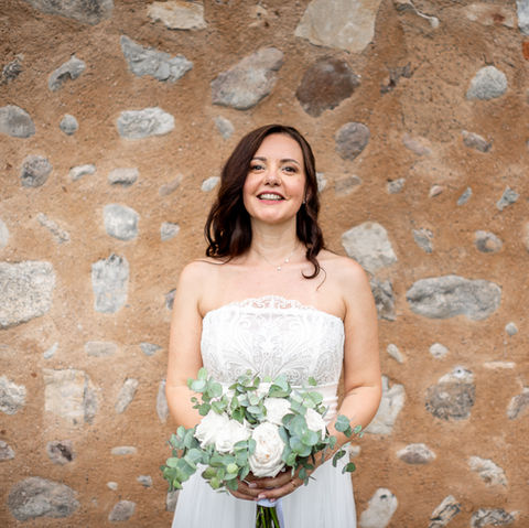 Daniele Spinosa, Fotografo di Canneto sull'Oglio, ama raccontare storie con uno stile semplice e naturale, dove la spontaneità sostituisce la rigidità delle pose, dando vita ad un reportage dallo stile semplice ed elegante. Daniele Spinosa opera su buona parte delle provincie di tutto il territorio lombardo per seguirvi con il suo stile ovunque vogliate.