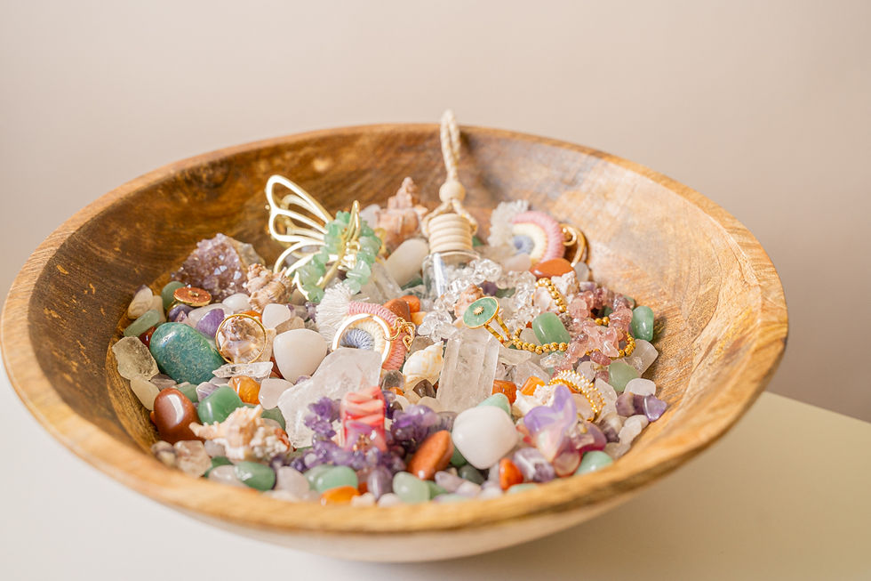 Bunter Mix aus Edelsteinen, Schmuck und Haarklammern im Mystery Spring Confetti Scoop, ideal für Sammler und Kreative