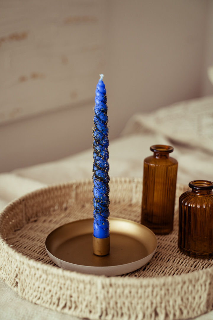 Kaufen Sie die 'Magic Healing' Ritualkerze von WildMagicSoul, präsentiert in beruhigendem Hellblau, perfekt für die Aktivieru