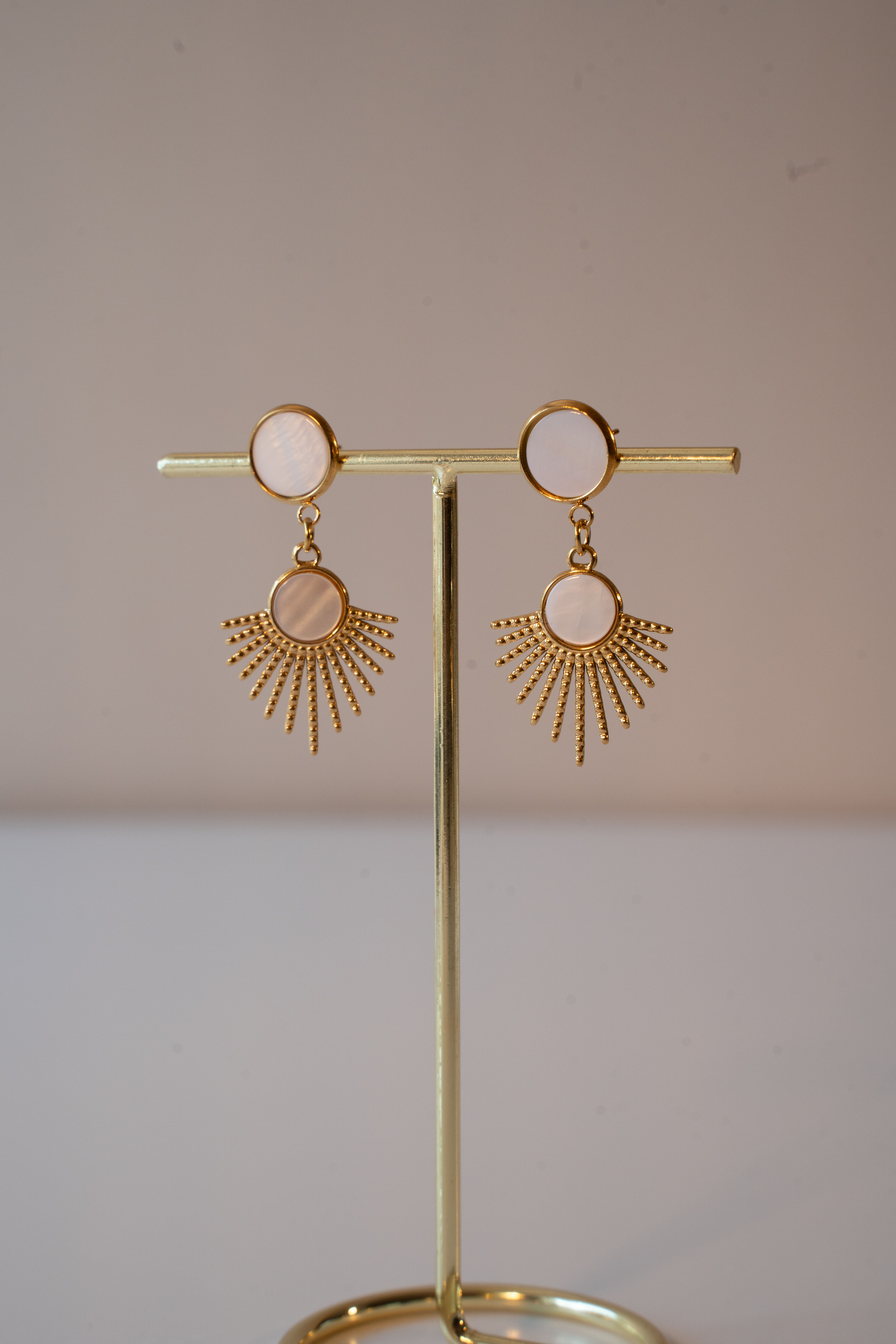 ohrringe aus Edelstahl wasserfest rostfrei allergiefreundlich Sonnenohrringe weiß mit gold