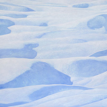 Schneebedeckte Auracher Hügellandschaft von Kaspar Laurenz, impressionistisch gemalt in flirrenden Weißtönen. Großformatiges Ölgemälde ohne Horizont, entstanden 2025 in den Kitzbüheler Alpen.