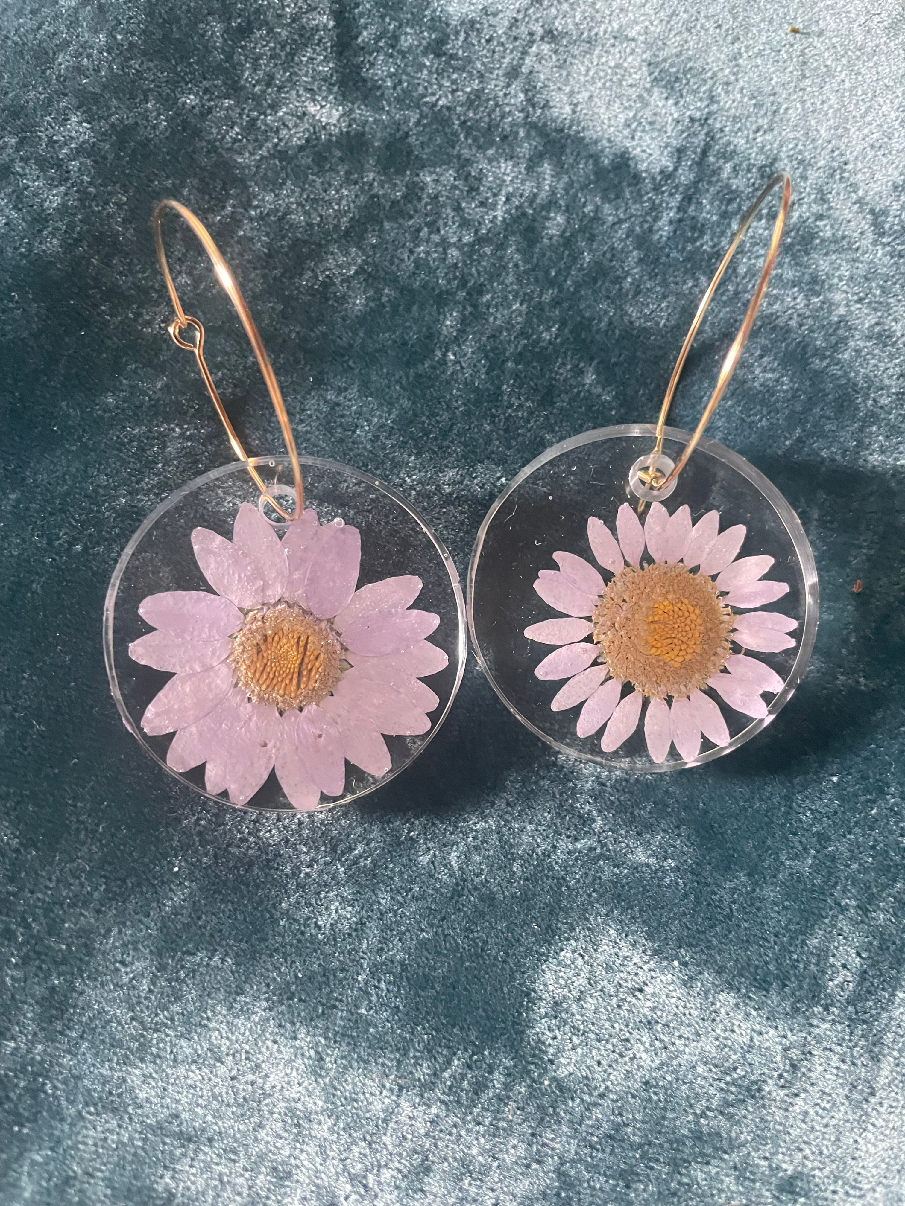 Boucles d’oreilles marguerite lilas
