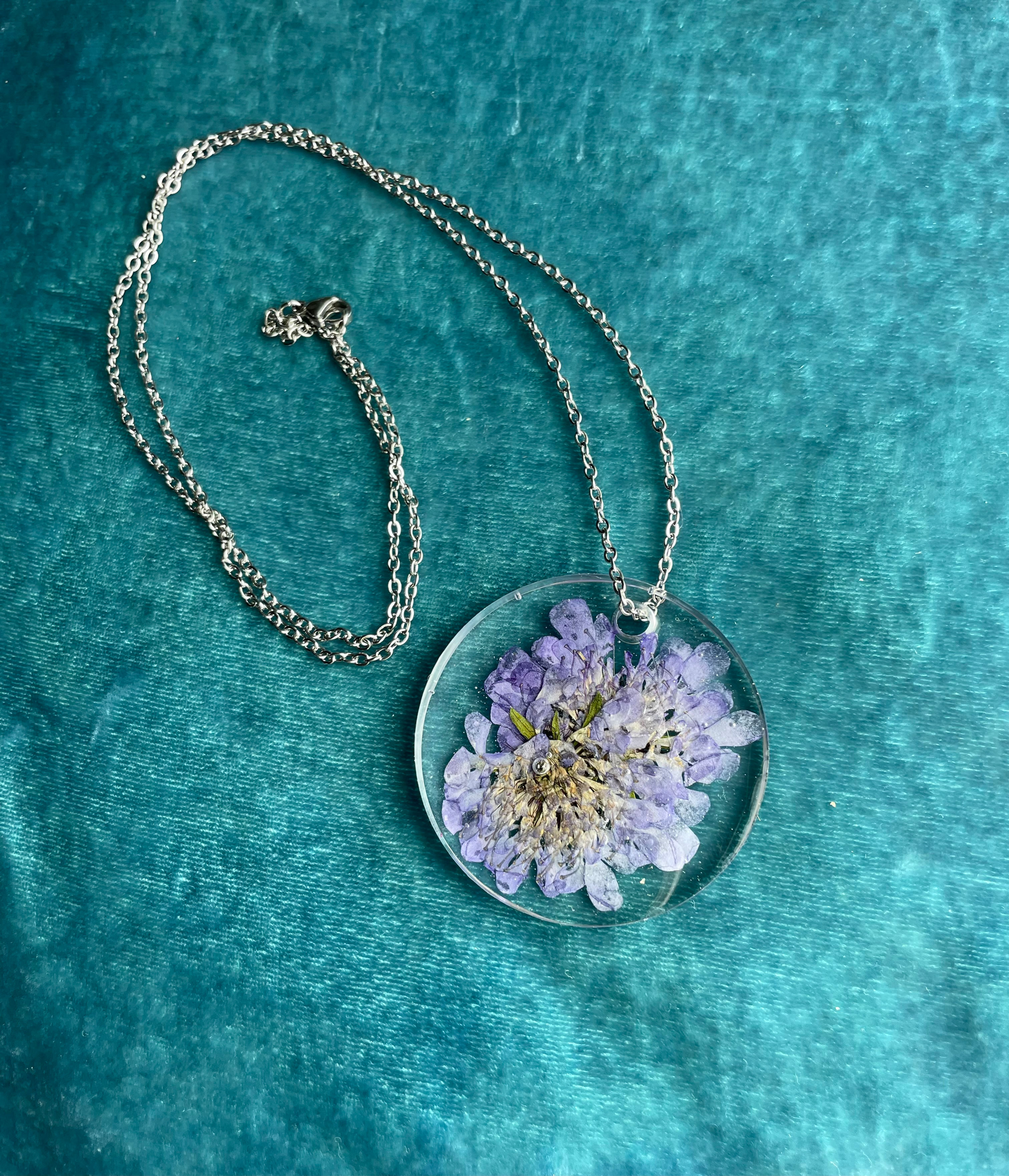 Pendentif long Scabieuse