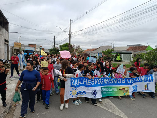 "Caminhada Social" do Uberaba envolve crianças da comunidade