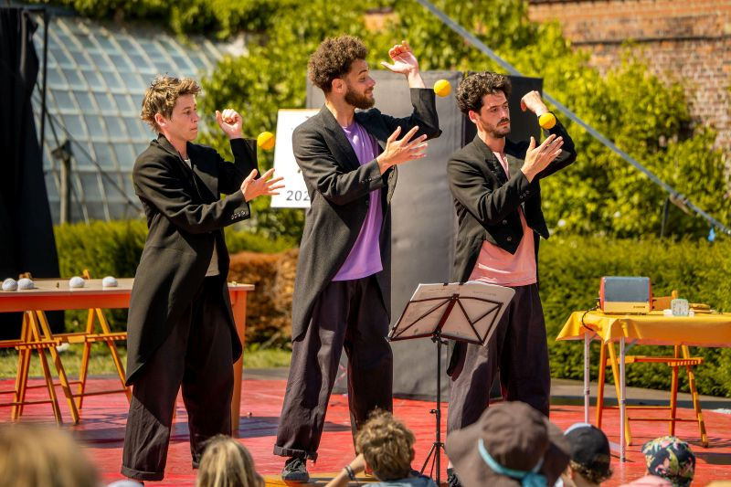 Sortie de résidence - Claꓘ (+6 ans)