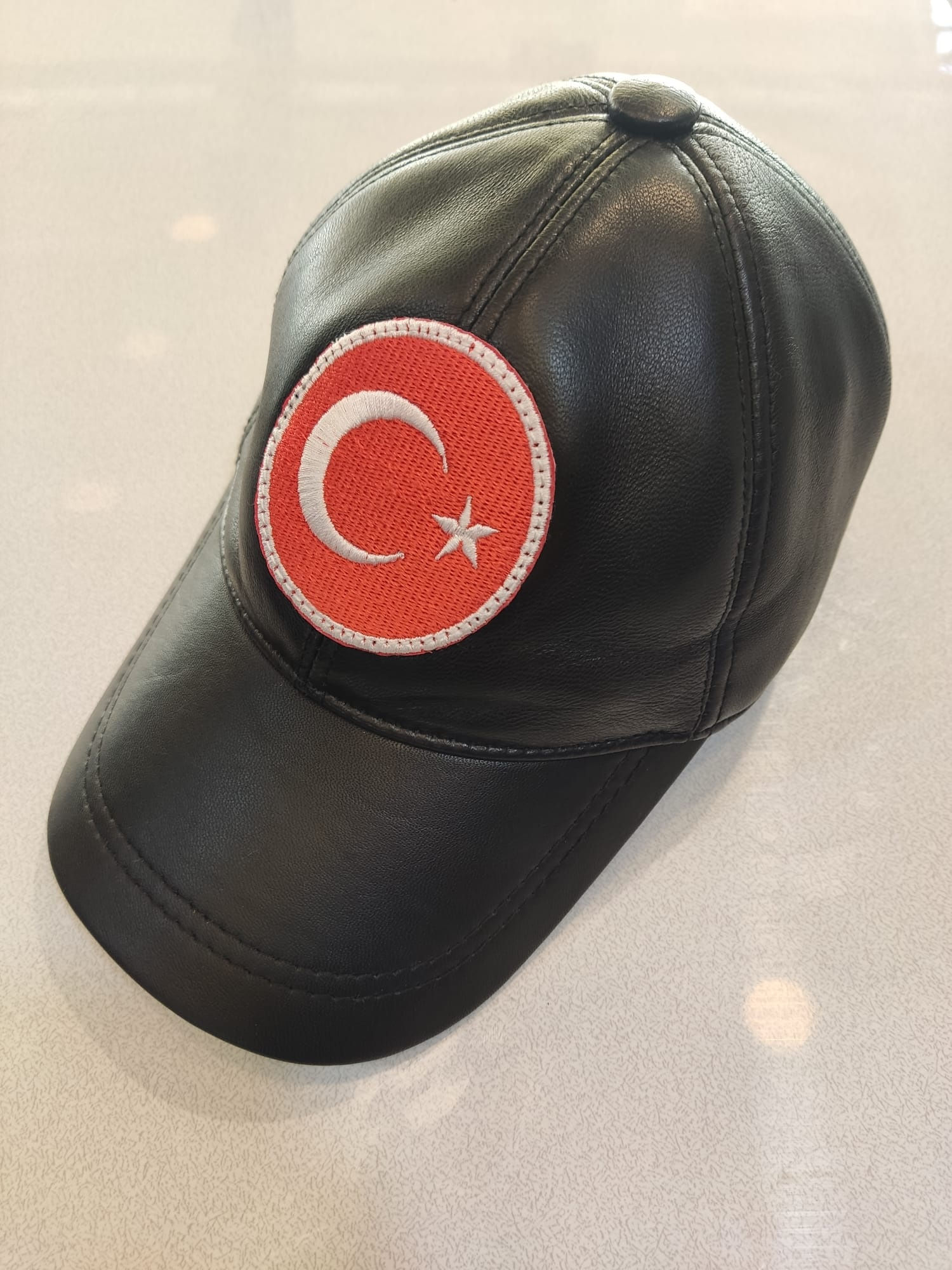 Türk Bayrağı Desenli Hakiki Deri Şapka