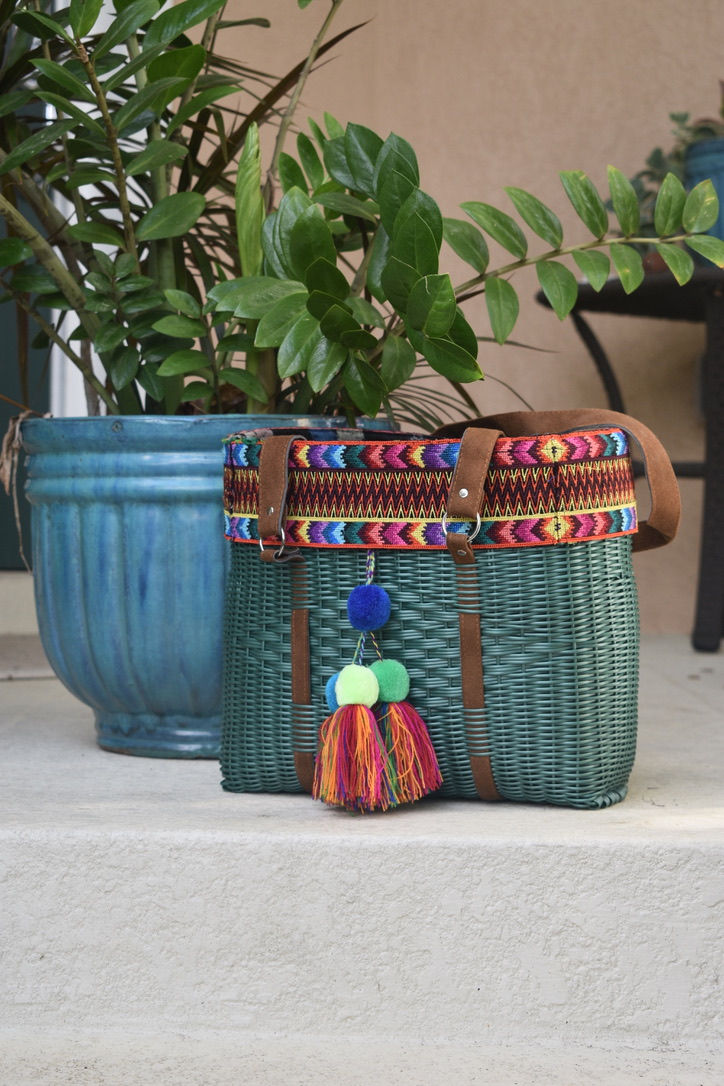 Thumbnail: Timeless Tote by Lourdes: Menta Happy