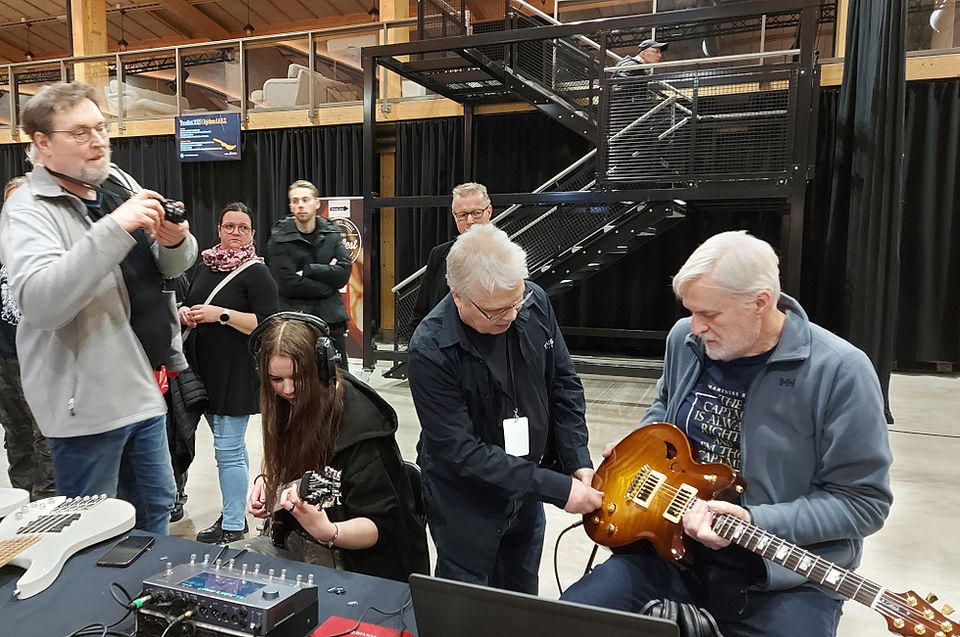 AROK custom guitar under testing