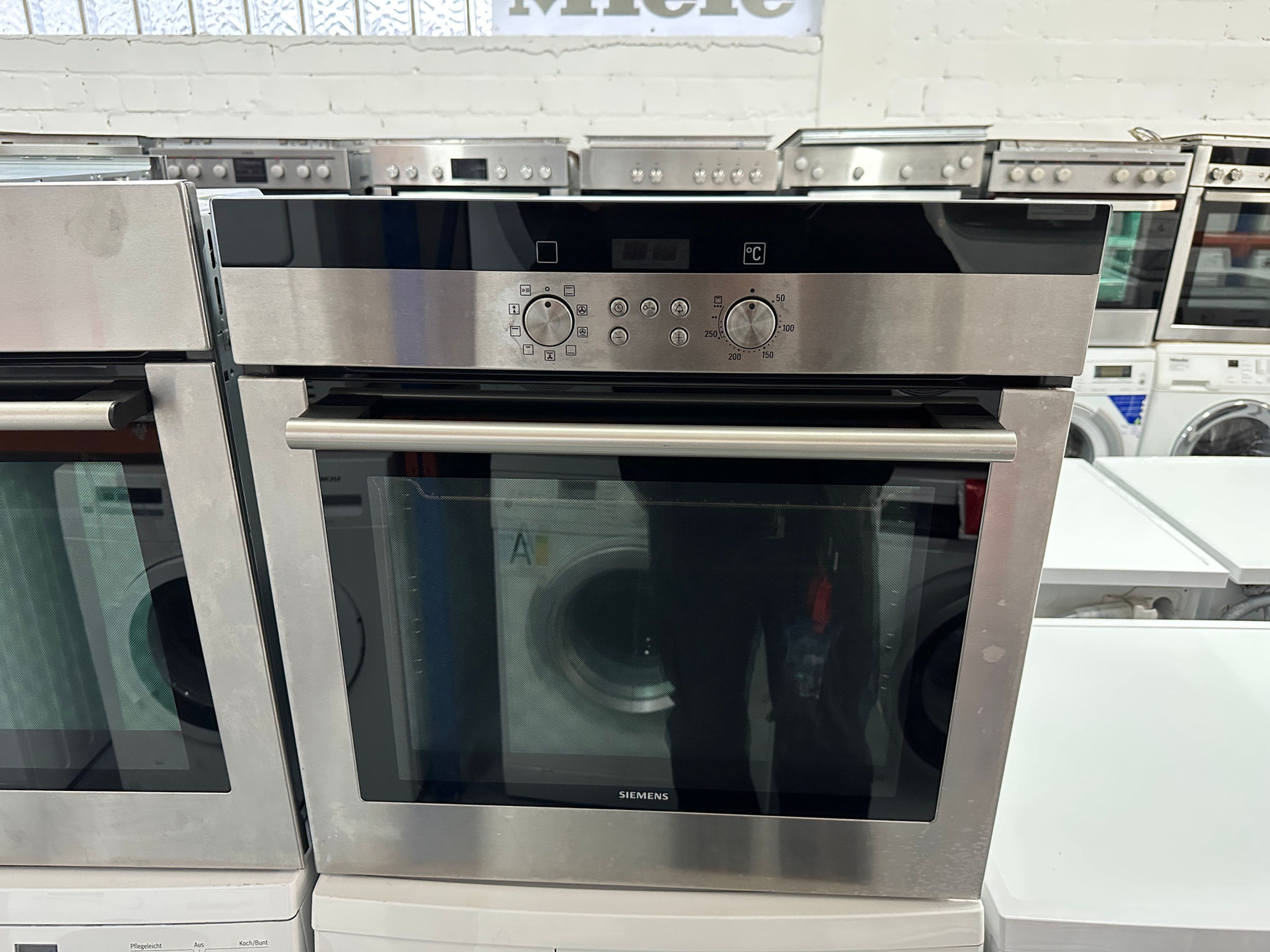 Siemens iQ 300 Einbaubackofen Autark | A | HB330550/01 | G163