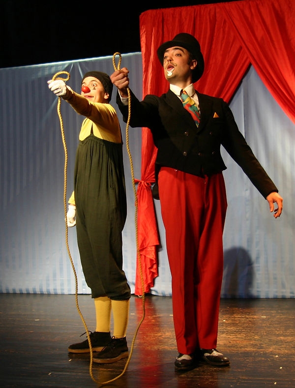 zlm productions, groupe de musique, concert, spectacles enfants, échassiers, cirque, arts de rue, spectacle de rue, magicien, magie, lot et garonne, aquitaine