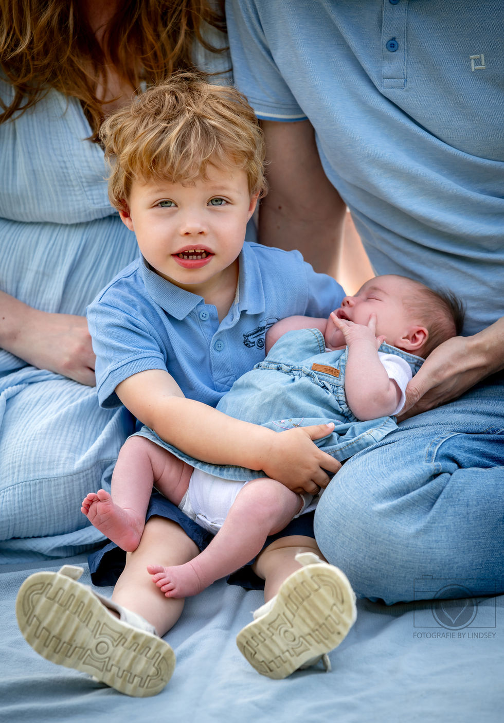 spontane gezin shoot op locatie, echte emoties en pure portretten
