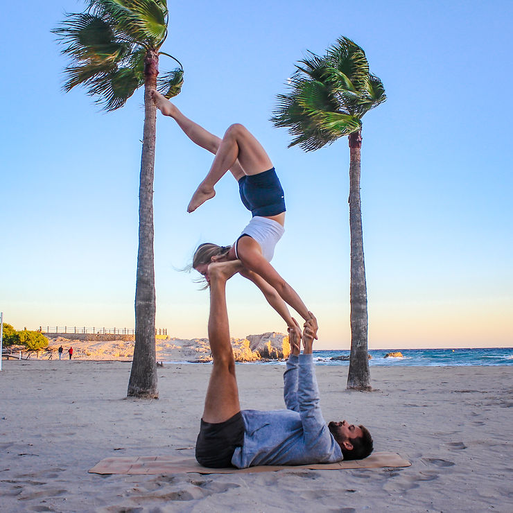 Scorpion Star One Legged AcroYoga Biblio