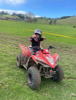 thumbs up, a happy kid in the kids track